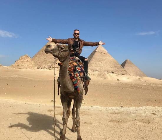 "Descubriendo la magia milenaria de Egipto: Un viaje en el tiempo entre pirámides y tesoros ancestrales."