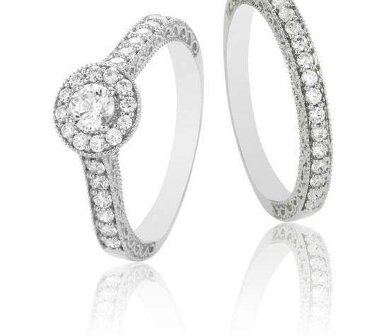 Duo anillo de compromiso y alianza de oro blanco y diamantes