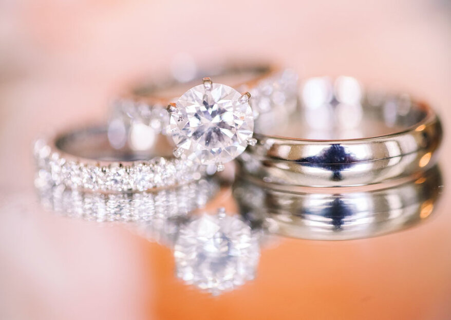 Minúsculo apaciguar cortar Cómo combinar la alianza y anillo de compromiso: 4 claves para crear el  bridal set perfecto