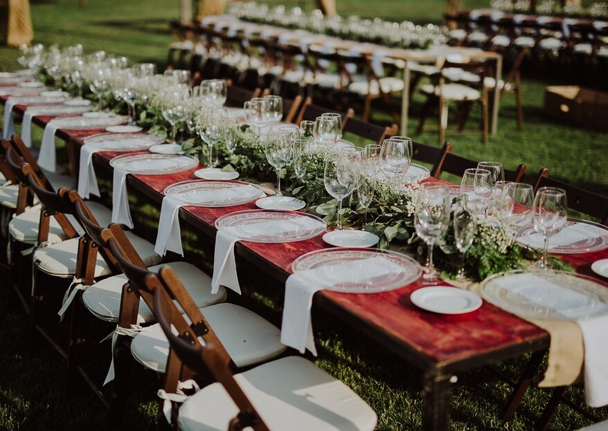 5 estilos de vajillas para decorar las mesas de tu boda
