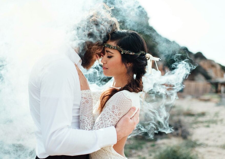 Sesión entre humo de colores: las fotos de boda más divertidas
