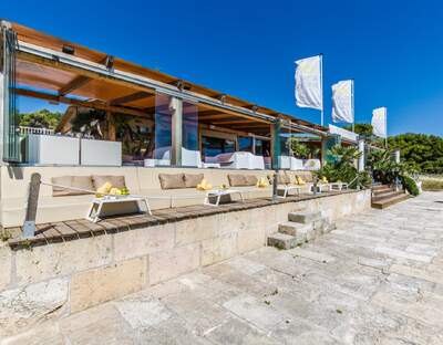 The Royal Beach Lounge Bar Resto