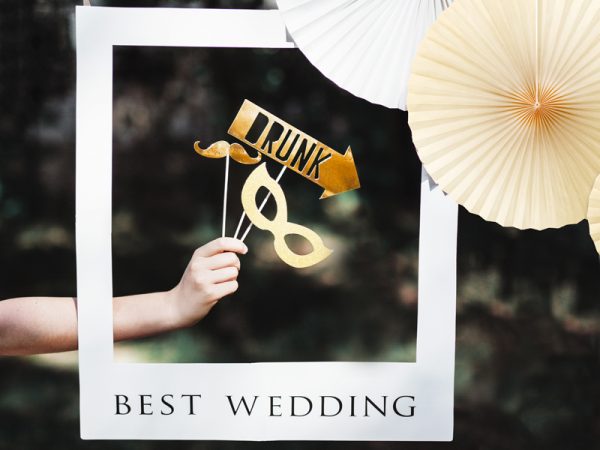 Photocall Boda Kit de Marco de Fotos para Selfies Color Blanco con Letras Doradas: "Best Wedding": Complementos Incluidos