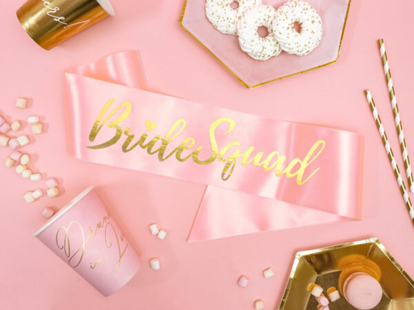 Accesorios Despedida de Soltera Banda para Novia Color Rosa y Letras Oro Despedida de Soltera: "Bride Squad"